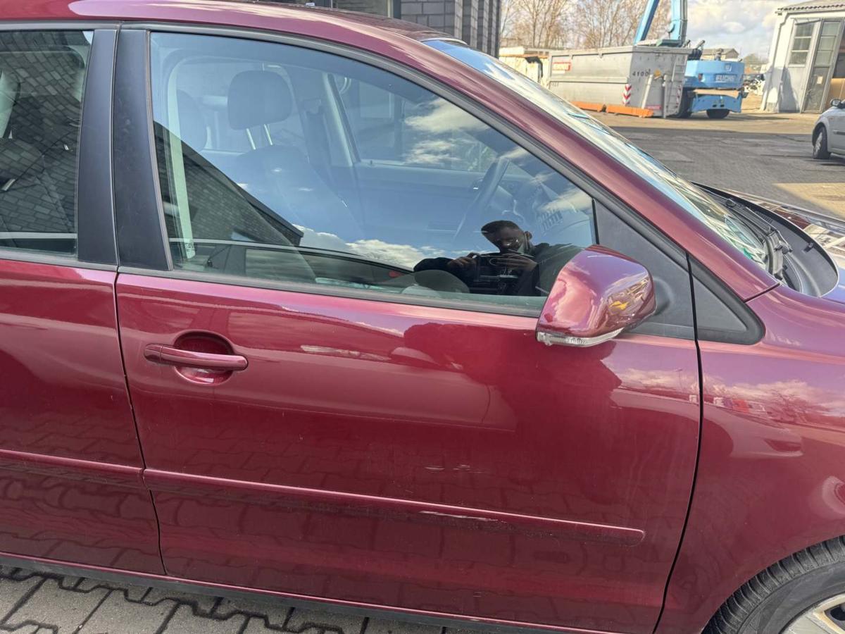 VW Polo 9N3 original T&uuml;r vorn rechts LC3R Winterred 5-T&uuml;rer Rohbau Bj.2005